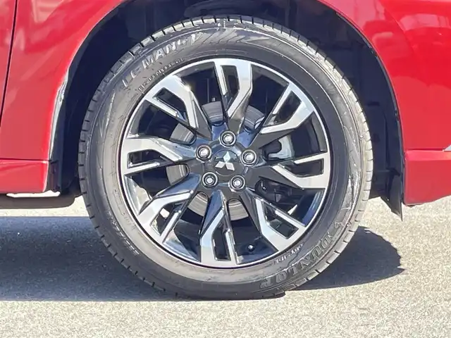 三菱 アウトランダー ＰＨＥＶ G セーフティパッケージ 群馬県 2016(平28)年 8万km レッドメタリック 純正ＳＤナビ　/バックカメラ　/フルセグ　/充電ケーブル　/黒ハーフレザーシート　/１００Ｖ充電　/前席シートヒーター　/Ｄ席パワーシート　/ステアリングヒーター　/アダプティブクルーズコントロール　/純正フロアマット/パワーステアリング/LEDヘッドライト