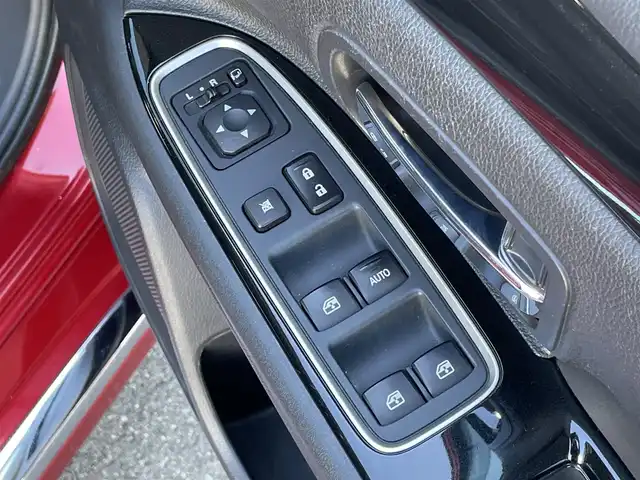 三菱 アウトランダー ＰＨＥＶ G セーフティパッケージ 群馬県 2016(平28)年 8万km レッドメタリック 純正ＳＤナビ　/バックカメラ　/フルセグ　/充電ケーブル　/黒ハーフレザーシート　/１００Ｖ充電　/前席シートヒーター　/Ｄ席パワーシート　/ステアリングヒーター　/アダプティブクルーズコントロール　/純正フロアマット/パワーステアリング/LEDヘッドライト