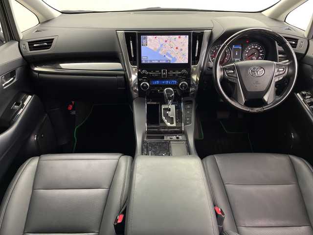 トヨタ アルファード S Cパッケージ 鹿児島県 2020(令2)年 5.6万km ブラック 純正10.5インチメーカーナビ/【AM/FM/CD/DVD/Bluetooth/フルセグTV】/JBLサウンドシステム/純正フリップダウンモニター/ツインムーンルーフ/ドライブレコーダー/パノラミックビューモニター/デジタルインナーミラー/ビルトインETC2.0/トヨタセーフティセンス/・プリクラッシュセーフティ/・レーントレーシングアシスト/・レーダークルーズコントロール/・オートマチックハイビーム/・ロードサインアシスト/・リアクロストラフィックアラート/・ブラインドスポットモニター/・インテリジェントクリアランスソナー/・インテリジェントパーキングアシスト/・先行車発進お知らせ機能/両側パワースライドドア/パワーバックドア/電格ウィンカーミラー/オートブレーキホールド/ドアバイザー/ステアリングヒーター/D/N席2列目シート/ヒーター・エアシート/D/N席列目シート/パワーシート/レザーシート/フロアマット/純正18インチAW/オートライト