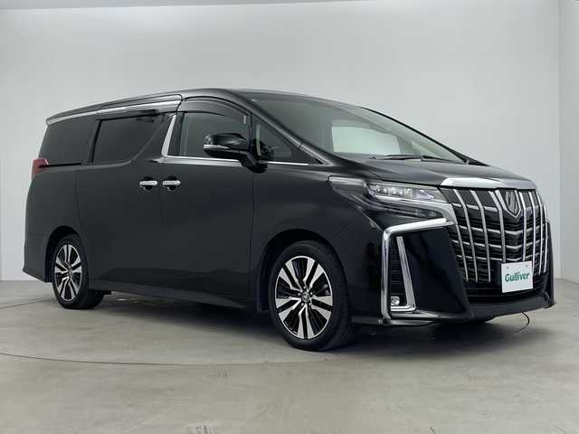 トヨタ アルファード S Cパッケージ 鹿児島県 2020(令2)年 5.6万km ブラック 純正10.5インチメーカーナビ/【AM/FM/CD/DVD/Bluetooth/フルセグTV】/JBLサウンドシステム/純正フリップダウンモニター/ツインムーンルーフ/ドライブレコーダー/パノラミックビューモニター/デジタルインナーミラー/ビルトインETC2.0/トヨタセーフティセンス/・プリクラッシュセーフティ/・レーントレーシングアシスト/・レーダークルーズコントロール/・オートマチックハイビーム/・ロードサインアシスト/・リアクロストラフィックアラート/・ブラインドスポットモニター/・インテリジェントクリアランスソナー/・インテリジェントパーキングアシスト/・先行車発進お知らせ機能/両側パワースライドドア/パワーバックドア/電格ウィンカーミラー/オートブレーキホールド/ドアバイザー/ステアリングヒーター/D/N席2列目シート/ヒーター・エアシート/D/N席列目シート/パワーシート/レザーシート/フロアマット/純正18インチAW/オートライト