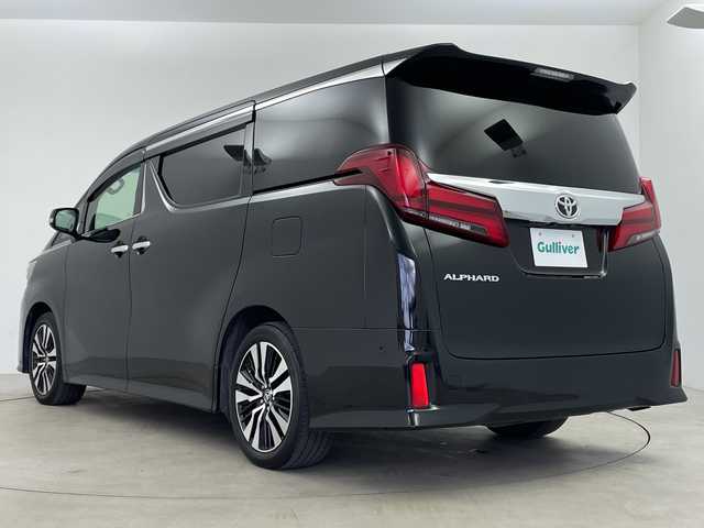 トヨタ アルファード S Cパッケージ 鹿児島県 2020(令2)年 5.6万km ブラック 純正10.5インチメーカーナビ/【AM/FM/CD/DVD/Bluetooth/フルセグTV】/JBLサウンドシステム/純正フリップダウンモニター/ツインムーンルーフ/ドライブレコーダー/パノラミックビューモニター/デジタルインナーミラー/ビルトインETC2.0/トヨタセーフティセンス/・プリクラッシュセーフティ/・レーントレーシングアシスト/・レーダークルーズコントロール/・オートマチックハイビーム/・ロードサインアシスト/・リアクロストラフィックアラート/・ブラインドスポットモニター/・インテリジェントクリアランスソナー/・インテリジェントパーキングアシスト/・先行車発進お知らせ機能/両側パワースライドドア/パワーバックドア/電格ウィンカーミラー/オートブレーキホールド/ドアバイザー/ステアリングヒーター/D/N席2列目シート/ヒーター・エアシート/D/N席列目シート/パワーシート/レザーシート/フロアマット/純正18インチAW/オートライト