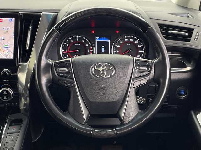 トヨタ アルファード S Cパッケージ 鹿児島県 2020(令2)年 5.6万km ブラック 純正10.5インチメーカーナビ/【AM/FM/CD/DVD/Bluetooth/フルセグTV】/JBLサウンドシステム/純正フリップダウンモニター/ツインムーンルーフ/ドライブレコーダー/パノラミックビューモニター/デジタルインナーミラー/ビルトインETC2.0/トヨタセーフティセンス/・プリクラッシュセーフティ/・レーントレーシングアシスト/・レーダークルーズコントロール/・オートマチックハイビーム/・ロードサインアシスト/・リアクロストラフィックアラート/・ブラインドスポットモニター/・インテリジェントクリアランスソナー/・インテリジェントパーキングアシスト/・先行車発進お知らせ機能/両側パワースライドドア/パワーバックドア/電格ウィンカーミラー/オートブレーキホールド/ドアバイザー/ステアリングヒーター/D/N席2列目シート/ヒーター・エアシート/D/N席列目シート/パワーシート/レザーシート/フロアマット/純正18インチAW/オートライト