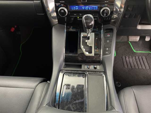 トヨタ アルファード S Cパッケージ 鹿児島県 2020(令2)年 5.6万km ブラック 純正10.5インチメーカーナビ/【AM/FM/CD/DVD/Bluetooth/フルセグTV】/JBLサウンドシステム/純正フリップダウンモニター/ツインムーンルーフ/ドライブレコーダー/パノラミックビューモニター/デジタルインナーミラー/ビルトインETC2.0/トヨタセーフティセンス/・プリクラッシュセーフティ/・レーントレーシングアシスト/・レーダークルーズコントロール/・オートマチックハイビーム/・ロードサインアシスト/・リアクロストラフィックアラート/・ブラインドスポットモニター/・インテリジェントクリアランスソナー/・インテリジェントパーキングアシスト/・先行車発進お知らせ機能/両側パワースライドドア/パワーバックドア/電格ウィンカーミラー/オートブレーキホールド/ドアバイザー/ステアリングヒーター/D/N席2列目シート/ヒーター・エアシート/D/N席列目シート/パワーシート/レザーシート/フロアマット/純正18インチAW/オートライト