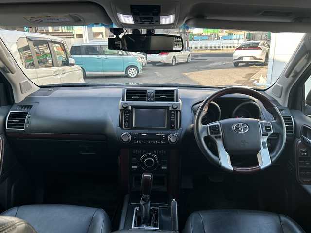 トヨタ ランドクルーザー プラド TZ－G 愛知県 2017(平29)年 13.1万km ブラック 純メーカーSDナビテレビ/フルセグテレビ/バックカメラ/サンルーフ/黒レザーシート/シートヒーター/ドライブレコーダー/ビルドインETC/純18インチAW/新車保証書/取説/スペアキー