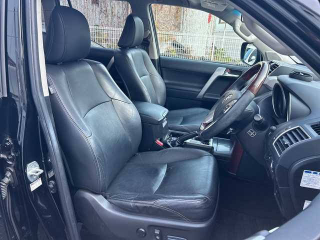 トヨタ ランドクルーザー プラド TZ－G 愛知県 2017(平29)年 13.1万km ブラック 純メーカーSDナビテレビ/フルセグテレビ/バックカメラ/サンルーフ/黒レザーシート/シートヒーター/ドライブレコーダー/ビルドインETC/純18インチAW/新車保証書/取説/スペアキー