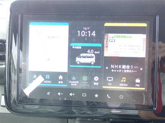 スズキ スペーシア ギア HYBRID XZ 千葉県 2025(令7)年 0.1千km ベージュⅡ 【届出済未使用車】/【ソフトベージュM/ガンM2トーン（FCS）】/純正9インチナビゲーション/・Apple CarPlay/android auto/・Bluetooth/AM/FM/フルセグTV/全方位カメラ/バックカメラ/ヘッドアップディスプレイ/両側パワースライドドア/前席シートヒーター/ステアリングヒーター/スズキセーフティサポート/・デュアルセンサーブレーキサポートII/・誤発進抑制機能/・車線逸脱警報/抑制/・ふらつき警告/・車線維持支援機能/・発進お知らせ機能/・ハイビームアシスト/・標識認識機能/・アダプティブクルーズコントロール/・パーキングセンサー/・低速時ブレーキサポート（前進・後進）/・後方誤発進抑制機能/プッシュスタート/スマートキー2本/アイドリングストップ/純正14インチAW/ウィンカーミラー/電動格納ミラー/取扱説明書/保証書/