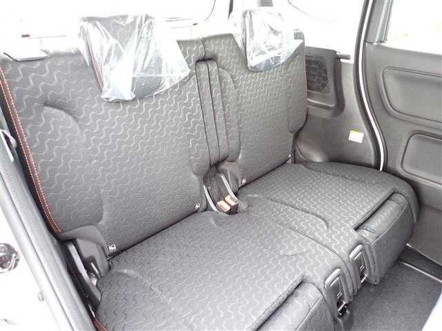 スズキ スペーシア ギア HYBRID XZ 千葉県 2025(令7)年 0.1千km ベージュⅡ 【届出済未使用車】/【ソフトベージュM/ガンM2トーン（FCS）】/純正9インチナビゲーション/・Apple CarPlay/android auto/・Bluetooth/AM/FM/フルセグTV/全方位カメラ/バックカメラ/ヘッドアップディスプレイ/両側パワースライドドア/前席シートヒーター/ステアリングヒーター/スズキセーフティサポート/・デュアルセンサーブレーキサポートII/・誤発進抑制機能/・車線逸脱警報/抑制/・ふらつき警告/・車線維持支援機能/・発進お知らせ機能/・ハイビームアシスト/・標識認識機能/・アダプティブクルーズコントロール/・パーキングセンサー/・低速時ブレーキサポート（前進・後進）/・後方誤発進抑制機能/プッシュスタート/スマートキー2本/アイドリングストップ/純正14インチAW/ウィンカーミラー/電動格納ミラー/取扱説明書/保証書/