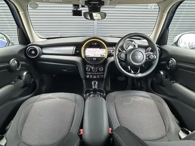 ＭＩＮＩ ミニ クーパー 茨城県 2019(平31)年 3.1万km 青Ｍ 中期型　/インテリジェントＳＦＴ　/コンフォートアクセス　/ＵＪテールランプ　/アンビエントライト　/ナビ　/ＢＴ　/ＵＳＢ　/バックカメラ　/リアＰＤＣ　/ＬＥＤヘッドライト　/オートライト　/ＥＴＣ　/アームレスト　/禁煙車