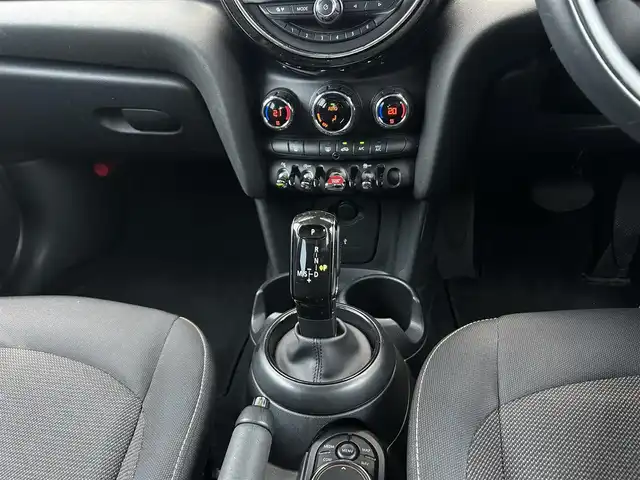 ＭＩＮＩ ミニ クーパー 茨城県 2019(平31)年 3.1万km 青Ｍ 中期型　/インテリジェントＳＦＴ　/コンフォートアクセス　/ＵＪテールランプ　/アンビエントライト　/ナビ　/ＢＴ　/ＵＳＢ　/バックカメラ　/リアＰＤＣ　/ＬＥＤヘッドライト　/オートライト　/ＥＴＣ　/アームレスト　/禁煙車