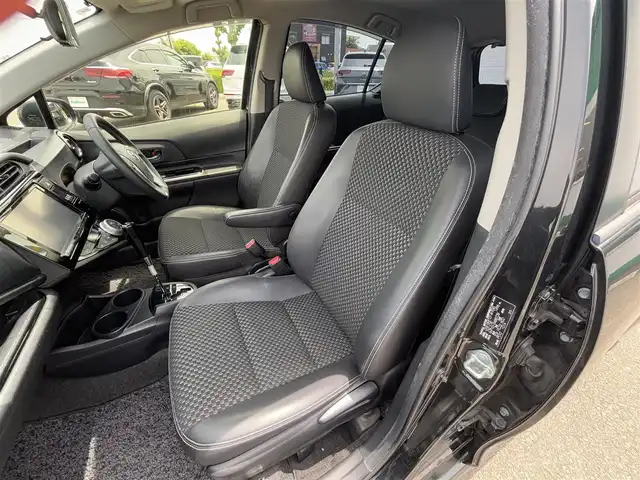 トヨタ アクア X－URBAN 徳島県 2016(平28)年 10.6万km ブラックマイカ 純正SDナビ　NSZT-Y64T/（AM/FM/DISC/TV/HDMI/BT）/バックカメラ/プッシュスタート/スマートキー/ETC/ドライブレコーダー/純正フロアマット/スペアキー