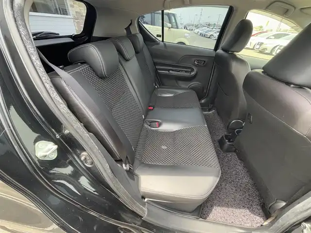 トヨタ アクア X－URBAN 徳島県 2016(平28)年 10.6万km ブラックマイカ 純正SDナビ　NSZT-Y64T/（AM/FM/DISC/TV/HDMI/BT）/バックカメラ/プッシュスタート/スマートキー/ETC/ドライブレコーダー/純正フロアマット/スペアキー