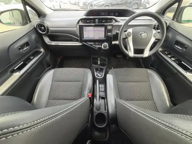 トヨタ アクア X－URBAN 徳島県 2016(平28)年 10.6万km ブラックマイカ 純正SDナビ　NSZT-Y64T/（AM/FM/DISC/TV/HDMI/BT）/バックカメラ/プッシュスタート/スマートキー/ETC/ドライブレコーダー/純正フロアマット/スペアキー