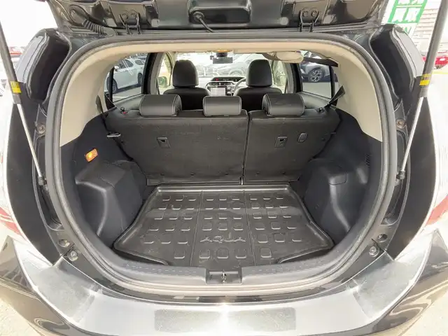 トヨタ アクア X－URBAN 徳島県 2016(平28)年 10.6万km ブラックマイカ 純正SDナビ　NSZT-Y64T/（AM/FM/DISC/TV/HDMI/BT）/バックカメラ/プッシュスタート/スマートキー/ETC/ドライブレコーダー/純正フロアマット/スペアキー