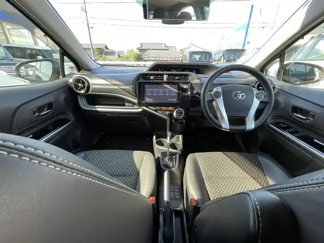 トヨタ アクア X－URBAN 兵庫県 2016(平28)年 10.6万km ブラックマイカ (株)IDOMが運営する【じしゃロン姫路店】の自社ローン専用車両になります。こちらは現金またはオートローンご利用時の価格です。自社ローンご希望の方は別途その旨お申付け下さい/純正SDナビ　NSZT-Y64T/（AM/FM/DISC/TV/HDMI/BT）/バックカメラ/プッシュスタート/スマートキー/ETC/ドライブレコーダー/純正フロアマット/スペアキー
