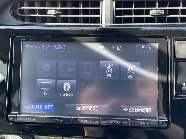 トヨタ アクア X－URBAN 兵庫県 2016(平28)年 10.6万km ブラックマイカ (株)IDOMが運営する【じしゃロン姫路店】の自社ローン専用車両になります。こちらは現金またはオートローンご利用時の価格です。自社ローンご希望の方は別途その旨お申付け下さい/純正SDナビ　NSZT-Y64T/（AM/FM/DISC/TV/HDMI/BT）/バックカメラ/プッシュスタート/スマートキー/ETC/ドライブレコーダー/純正フロアマット/スペアキー
