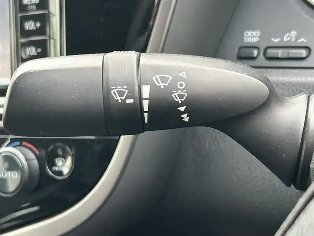 トヨタ カムリ G 兵庫県 2017(平29)年 11万km プラチナホワイトパールマイカ 純正ナビ/レーダーコントロール/オートホールド/電子パーキング/D席パワーシート/ステアリングスイッチ/自動防眩ミラー/MTモード付AT/ドライブレコーダー（前方）/レーンキープアシスト/オートマティックハイビーム