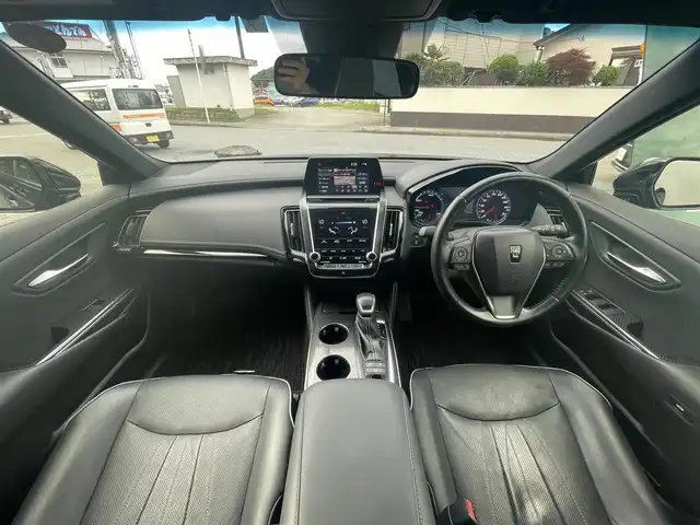 トヨタ クラウン ハイブリッド RS 福岡県 2020(令2)年 3.6万km プレシャスブラックパール ワンオーナー/レザーシートパッケージ【OP】/・黒本革シート/シートヒーター/純正8インチSDナビ/・フルセグTV/BT/CD/DVD/ラジオ/Toyota Safety Sense /・プリクラッシュセーフティ/・レーントレーシングアシスト/・レーダークルーズコントロール/・ロードサインアシスト/・アダプティブハイビームシステム/・オートマチックハイビーム/・先行車発進告知機能/ブラインドスポットモニター/インテリジェントクリアランスソナー/バックカメラ/エアシート/パワーシート/ETC2.0/スパッタリング塗装18インチアルミホイール/三眼LEDヘッドライト/取扱説明書/保証書/スペアキー