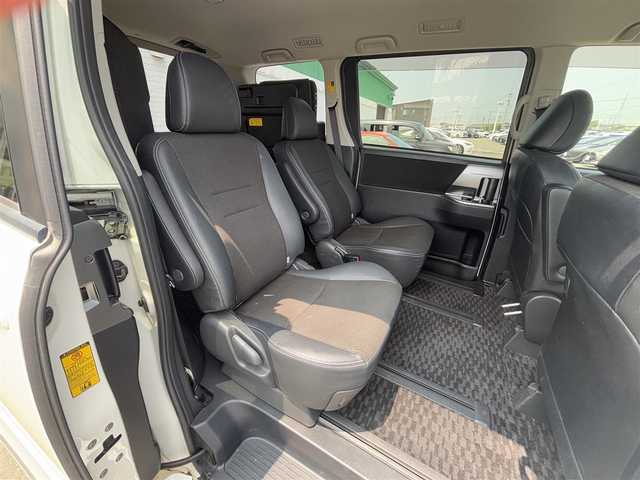 トヨタ ヴォクシー ZS 煌Ⅲ 徳島県 2013(平25)年 10.9万km ホワイトパールクリスタルシャイン 純正SDナビ/（Bluetooth/CD/DVD/フルセグ/SD）/バックカメラ/両側パワースライドドア/スマートキー/プッシュスタート/パドルシフト/電格ミラー/ウインカーミラー
