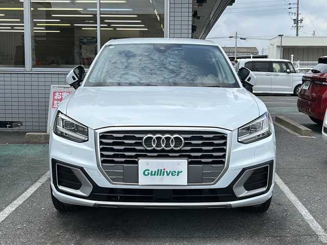 アウディ Ｑ２ 1．0 TFSI 愛知県 2018(平30)年 3.2万km グレイシアホワイトメタリック /禁煙/ワンオーナー/正規ディーラー車//ディーラー整備記録簿R1.2.3.4.5.6//純正ナビ/フルセグ/CD/DVD/SD/MSV/AUX/USB//バックカメラ/ETC2.0/前後ドラレコ//バーチャルコックピット/革巻きステア/ステアスイッチ//シートヒーター/パワーバックドア//純正LEDオートライト/オートハイビーム//電動パーキングブレーキ//速度警告/距離警告/ACC//Audiプレセンス/Audiサイドアシスト//Audiアクティブレーンアシスト//アテンションアラート/パーキングエイド//ドライブセレクト//リアスモークフィルム//純正フロアマット//純正トノカバー//プッシュスタート/スマートキー//新車時保証書//取扱説明書//スペアスマートキー有