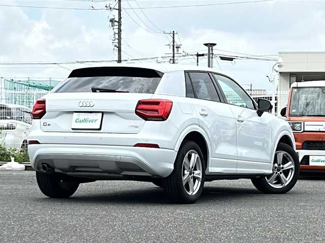 アウディ Ｑ２ 1．0 TFSI 愛知県 2018(平30)年 3.2万km グレイシアホワイトメタリック /禁煙/ワンオーナー/正規ディーラー車//ディーラー整備記録簿R1.2.3.4.5.6//純正ナビ/フルセグ/CD/DVD/SD/MSV/AUX/USB//バックカメラ/ETC2.0/前後ドラレコ//バーチャルコックピット/革巻きステア/ステアスイッチ//シートヒーター/パワーバックドア//純正LEDオートライト/オートハイビーム//電動パーキングブレーキ//速度警告/距離警告/ACC//Audiプレセンス/Audiサイドアシスト//Audiアクティブレーンアシスト//アテンションアラート/パーキングエイド//ドライブセレクト//リアスモークフィルム//純正フロアマット//純正トノカバー//プッシュスタート/スマートキー//新車時保証書//取扱説明書//スペアスマートキー有