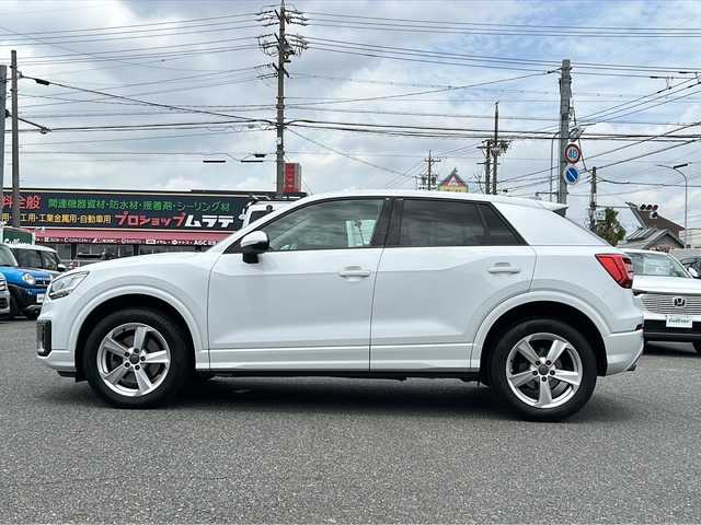 アウディ Ｑ２ 1．0 TFSI 愛知県 2018(平30)年 3.2万km グレイシアホワイトメタリック /禁煙/ワンオーナー/正規ディーラー車//ディーラー整備記録簿R1.2.3.4.5.6//純正ナビ/フルセグ/CD/DVD/SD/MSV/AUX/USB//バックカメラ/ETC2.0/前後ドラレコ//バーチャルコックピット/革巻きステア/ステアスイッチ//シートヒーター/パワーバックドア//純正LEDオートライト/オートハイビーム//電動パーキングブレーキ//速度警告/距離警告/ACC//Audiプレセンス/Audiサイドアシスト//Audiアクティブレーンアシスト//アテンションアラート/パーキングエイド//ドライブセレクト//リアスモークフィルム//純正フロアマット//純正トノカバー//プッシュスタート/スマートキー//新車時保証書//取扱説明書//スペアスマートキー有