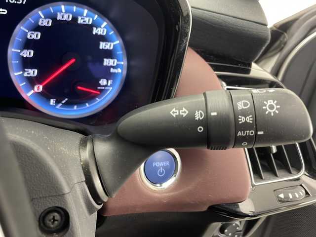 トヨタ クラウン ハイブリッド RS 宮崎県 2018(平30)年 3.6万km ホワイトパールクリスタルシャイン トヨタセーフティセンス/純正ナビTV/（Miracast/CD/DVD/FMAM/Bluetooth/フルセグTV)/純正バックカメラ/純正ビルトイン2.0ETC/純正LEDオートライト/純正LEDフォグ/純正18インチアルミ/純正フロアマット/社外前後ドライブレコーダー/プリクラッシュセーフティ/アダプティブクルーズコントロール/レーンディパーチャーアラート/クリアランスソナー/前席パワーシート/シートヒーター/パワーチルトステアリング/ステアリングヒーター/デュアルオートエアコン/スマートキー/プッシュエンジンスタート/新車時保証書/取扱い説明書