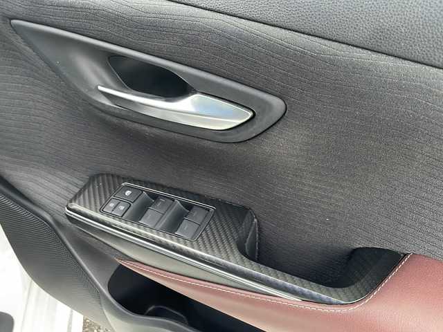 トヨタ クラウン ハイブリッド RS 宮崎県 2018(平30)年 3.6万km ホワイトパールクリスタルシャイン トヨタセーフティセンス/純正ナビTV/（Miracast/CD/DVD/FMAM/Bluetooth/フルセグTV)/純正バックカメラ/純正ビルトイン2.0ETC/純正LEDオートライト/純正LEDフォグ/純正18インチアルミ/純正フロアマット/社外前後ドライブレコーダー/プリクラッシュセーフティ/アダプティブクルーズコントロール/レーンディパーチャーアラート/クリアランスソナー/前席パワーシート/シートヒーター/パワーチルトステアリング/ステアリングヒーター/デュアルオートエアコン/スマートキー/プッシュエンジンスタート/新車時保証書/取扱い説明書