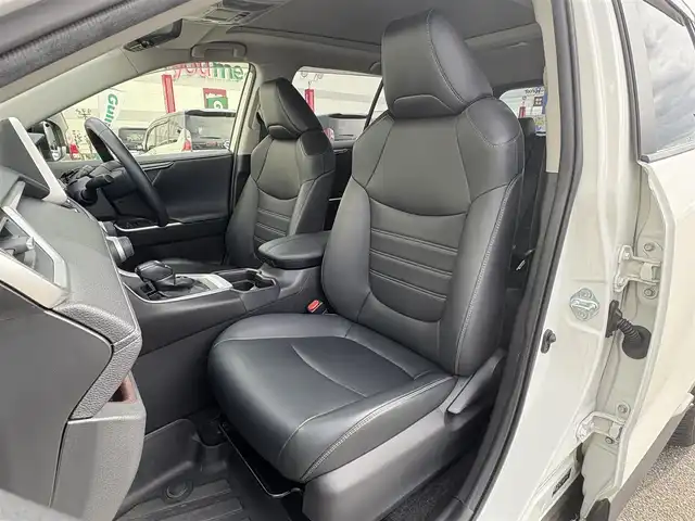 トヨタ ＲＡＶ４ G Zパッケージ 山口県 2020(令2)年 5.4万km ホワイトパールクリスタルシャイン ワンオーナー/大型サンルーフ/黒レザーシート/前席シートヒーター/パワーシート/パワーバックドア/社外9型ナビ フルセグTV CD DVD BT/バックカメラ/デジタルインナーミラー/スマートキー2個/衝突被害軽減ブレーキ/レーダークルーズコントロール/レーンアシスト/オートマチックハイビーム/ブラインドスポットモニタ/LEDオートヘッドライト/フォグライト/ビルトインETC/前後ドラレコ/ステアリングリモコン/19インチアルミホイール/W サイド カーテン ニー エアバッグ/保証書　取説 ナビ取説/禁煙車