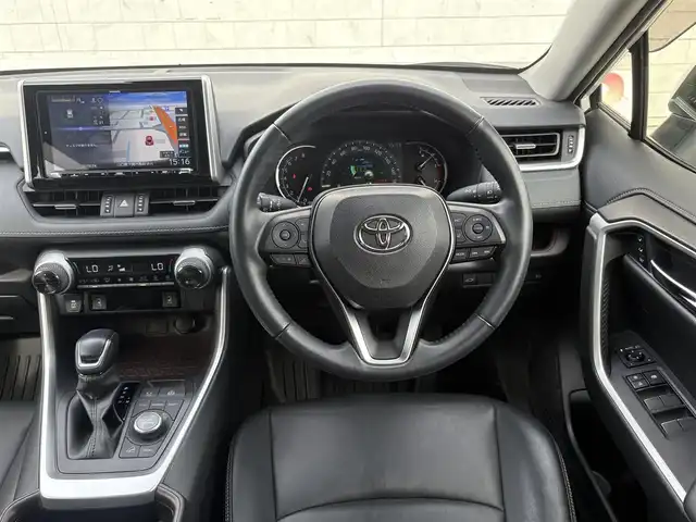 トヨタ ＲＡＶ４ G Zパッケージ 山口県 2020(令2)年 5.4万km ホワイトパールクリスタルシャイン ワンオーナー/大型サンルーフ/黒レザーシート/前席シートヒーター/パワーシート/パワーバックドア/社外9型ナビ フルセグTV CD DVD BT/バックカメラ/デジタルインナーミラー/スマートキー2個/衝突被害軽減ブレーキ/レーダークルーズコントロール/レーンアシスト/オートマチックハイビーム/ブラインドスポットモニタ/LEDオートヘッドライト/フォグライト/ビルトインETC/前後ドラレコ/ステアリングリモコン/19インチアルミホイール/W サイド カーテン ニー エアバッグ/保証書　取説 ナビ取説/禁煙車