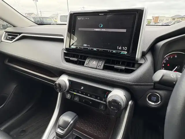 トヨタ ＲＡＶ４ G Zパッケージ 大分県 2020(令2)年 5.4万km ホワイトパールクリスタルシャイン ワンオーナー/大型サンルーフ/黒レザーシート/前席シートヒーター/パワーシート/パワーバックドア/社外9型ナビ フルセグTV CD DVD BT/バックカメラ/デジタルインナーミラー/スマートキー2個/衝突被害軽減ブレーキ/レーダークルーズコントロール/レーンアシスト/オートマチックハイビーム/ブラインドスポットモニタ/LEDオートヘッドライト/フォグライト/ビルトインETC/前後ドラレコ/ステアリングリモコン/19インチアルミホイール/W サイド カーテン ニー エアバッグ/保証書　取説 ナビ取説/禁煙車