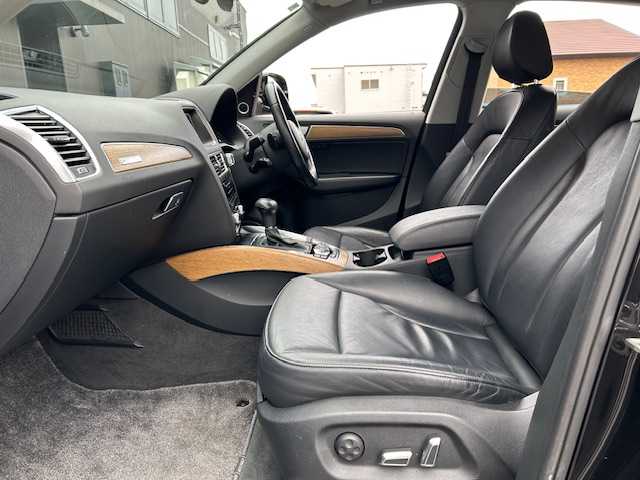 アウディ Ｑ５ 2．0 TFSI クワトロ 道東・釧路十勝 2014(平26)年 11万km 黒 4WD/純正HDDナビ（CD/Bluetooth/フルセグTV）/バックカメラ/ETC/ドライブレコーダー/クルーズコントロール/パーキングセンサー/レザーシート/シートヒーター/メモリ機能付パワーシート/パワーバックドア/LEDライト/純正13インチアルミホイール/スペアキー/説明書