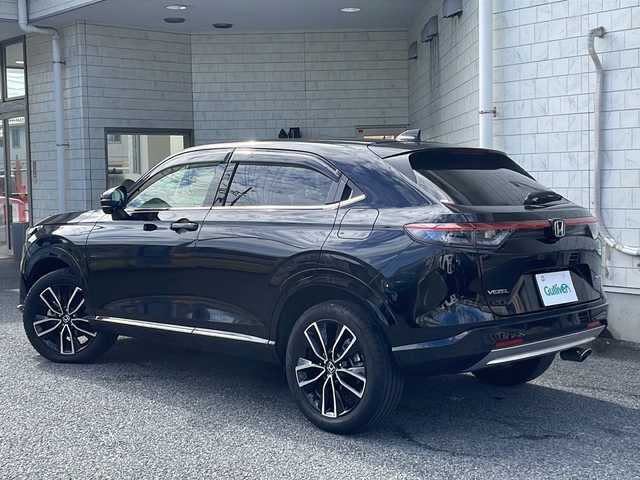 ホンダ ヴェゼル ハイブリッド e:HEV Z 神奈川県 2024(令6)年 1.7万km クリスタルブラックパール ワンオーナー/純正ナビ(USB/BT/ワンセグTV/スマホ連携)/全方位カメラ/レーダークルーズコントロール/パドルシフト/衝突被害軽減ブレーキ/レーンキープアシスト/クリアランスソナー/ブラインドスポットモニター/ハーフレザーシート/D/N席シートヒーター/ステアリングヒーター/ミラーヒーター/置くだけ充電/パワーバックドア/ダウンヒルアシスト/フロントワイパーデアイサー/ビルトインETC2.0/前後ドライブレコーダー/ISOFIX/スペアキー×1/保証書/取扱説明書