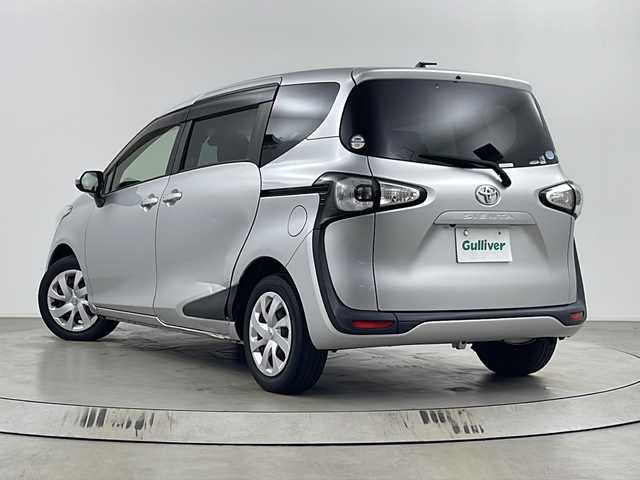 トヨタ シエンタ G 埼玉県 2015(平27)年 2.5万km シルバー 純正ナビ　NSZT-W64/（ラジオ・CD・DVD・フルセグ・Bluetooth）/バックカメラ/前方ドライブレコーダー/ビルトインETC/ステアリングリモコン/アイドリングストップ/先行車発進お知らせ機能/横滑り防止装置/盗難防止装置/レーンキープアシスト/横滑り防止装置/アイドリングストップ/社外フロアマット/純正ドアバイザー