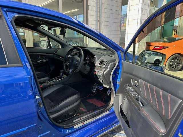 スバル ＷＲＸ Ｓ４ 2．0GT‐S アイサイト 埼玉県 2015(平27)年 7.6万km WRブルーパール 純正ナビ（CD/DVD/SD/USB/フルセグTV)/バックカメラ/前方ドライブレコーダー/ETC/レーダークルーズコントロール/パドルシフト/STIフルエアロ/STIアルミホイール/STIフロアマット/STIステアリング/アイサイト/車線逸脱機能/衝突軽減システム/ダウンヒルアシストコントロール/横滑り防止装置/電動パーキングブレーキ/ルームミラー型レーダー探知/ISOFIX/ステアリングスイッチ/オートライト/スペアキー×１/保証書/取扱説明書