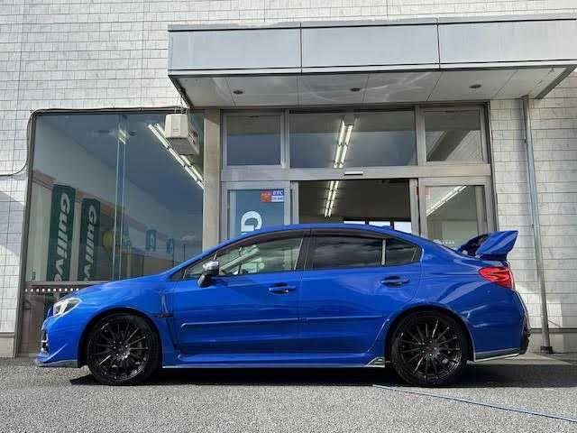スバル ＷＲＸ Ｓ４ 2．0GT‐S アイサイト 埼玉県 2015(平27)年 7.6万km WRブルーパール 純正ナビ（CD/DVD/SD/USB/フルセグTV)/バックカメラ/前方ドライブレコーダー/ETC/レーダークルーズコントロール/パドルシフト/STIフルエアロ/STIアルミホイール/STIフロアマット/STIステアリング/アイサイト/車線逸脱機能/衝突軽減システム/ダウンヒルアシストコントロール/横滑り防止装置/電動パーキングブレーキ/ルームミラー型レーダー探知/ISOFIX/ステアリングスイッチ/オートライト/スペアキー×１/保証書/取扱説明書