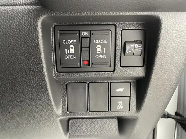 ホンダ ステップワゴン eHEV エアー EX 大分県 2025(令7)年 0.1千km プラチナホワイトパール 純正ナビ/FM/AM/フルセグＴＶ/applecarplay/androidauto/オットマン/フリップダウンモニター/バックカメラ/シートヒーター（D/N）/パワーバックドア/電子パーキング/オートホールド/ホンダセンシング/・衝突軽減ブレーキ/・先行発進お知らせ機能/・コーナーセンサー/・BSM/・後方支援/オートハイビーム/パドルシフト