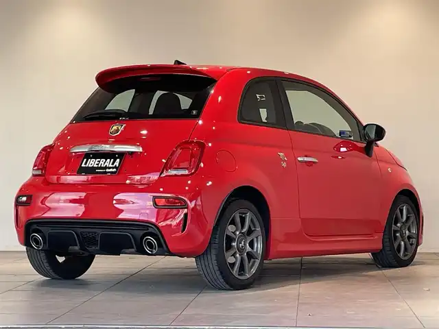 アバルト ５９５ 愛知県 2018(平30)年 2.2万km 赤 純正ディスプレイオーディオ　/Ｂｌｕｅｔｏｏｔｈ　/バックカメラ　/ＡｐｐｌｅＣａｒＰｌａｙ　/社外レーダー　/ドライブレコーダー　/ＥＴＣ　/フォグライト　/純正アルミホイール　/コーナーセンサー