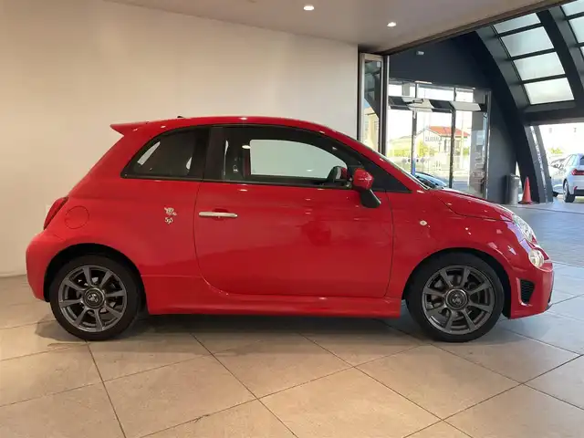 アバルト ５９５ 愛知県 2018(平30)年 2.2万km 赤 純正ディスプレイオーディオ　/Ｂｌｕｅｔｏｏｔｈ　/バックカメラ　/ＡｐｐｌｅＣａｒＰｌａｙ　/社外レーダー　/ドライブレコーダー　/ＥＴＣ　/フォグライト　/純正アルミホイール　/コーナーセンサー