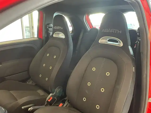 アバルト ５９５ 愛知県 2018(平30)年 2.2万km 赤 純正ディスプレイオーディオ　/Ｂｌｕｅｔｏｏｔｈ　/バックカメラ　/ＡｐｐｌｅＣａｒＰｌａｙ　/社外レーダー　/ドライブレコーダー　/ＥＴＣ　/フォグライト　/純正アルミホイール　/コーナーセンサー