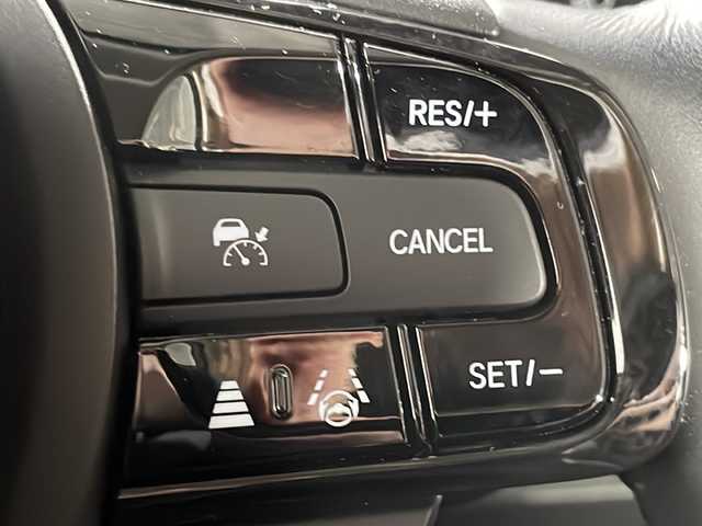 ホンダ ヴェゼル ハイブリッド e:HEV Z 広島県 2021(令3)年 5.5万km クリスタルブラックパール 純正９型ナビ/バックカメラ/シートヒーター/ブラインドスポットモニター/ＥＴＣ/レーダークルーズコントロール/フルセグ/ステアリングヒーター/オートマチックハイビーム/ワイヤレス充電/電動リアゲート/エアバッグ(運転席/助手席/サイド/カーテン)/純正18インチアルミホイール(225/50/R18)