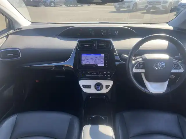 トヨタ プリウス A ツーリングセレクション 福岡県 2018(平30)年 4.6万km ホワイトパールクリスタルシャイン ワンオーナー/アダプティブクルーズコントロール/レーンキープアシスト/社外メモリナビ/Bluetooth/フルセグTV/バックカメラ/LEDヘッドライト/オートライト/オートハイビーム/黒革シート/前席シートヒーター/純正17インチアルミホイール/ETC/取扱説明書/保証書/スペアキー×1