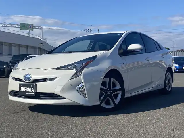 トヨタ プリウス A ツーリングセレクション 福岡県 2018(平30)年 4.6万km ホワイトパールクリスタルシャイン ワンオーナー/アダプティブクルーズコントロール/レーンキープアシスト/社外メモリナビ/Bluetooth/フルセグTV/バックカメラ/LEDヘッドライト/オートライト/オートハイビーム/黒革シート/前席シートヒーター/純正17インチアルミホイール/ETC/取扱説明書/保証書/スペアキー×1