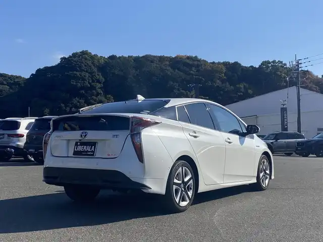トヨタ プリウス A ツーリングセレクション 福岡県 2018(平30)年 4.6万km ホワイトパールクリスタルシャイン ワンオーナー/アダプティブクルーズコントロール/レーンキープアシスト/社外メモリナビ/Bluetooth/フルセグTV/バックカメラ/LEDヘッドライト/オートライト/オートハイビーム/黒革シート/前席シートヒーター/純正17インチアルミホイール/ETC/取扱説明書/保証書/スペアキー×1