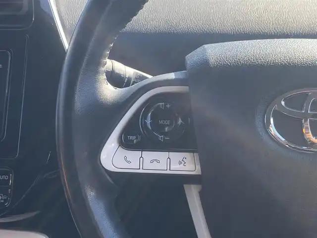 トヨタ プリウス A ツーリングセレクション 福岡県 2018(平30)年 4.6万km ホワイトパールクリスタルシャイン ワンオーナー/アダプティブクルーズコントロール/レーンキープアシスト/社外メモリナビ/Bluetooth/フルセグTV/バックカメラ/LEDヘッドライト/オートライト/オートハイビーム/黒革シート/前席シートヒーター/純正17インチアルミホイール/ETC/取扱説明書/保証書/スペアキー×1