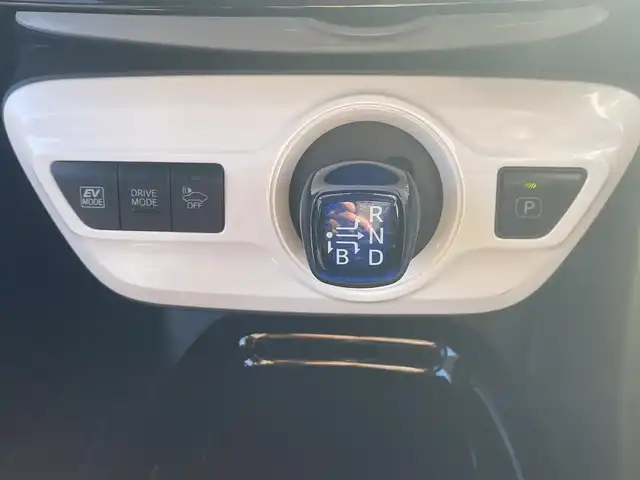 トヨタ プリウス A ツーリングセレクション 福岡県 2018(平30)年 4.6万km ホワイトパールクリスタルシャイン ワンオーナー/アダプティブクルーズコントロール/レーンキープアシスト/社外メモリナビ/Bluetooth/フルセグTV/バックカメラ/LEDヘッドライト/オートライト/オートハイビーム/黒革シート/前席シートヒーター/純正17インチアルミホイール/ETC/取扱説明書/保証書/スペアキー×1