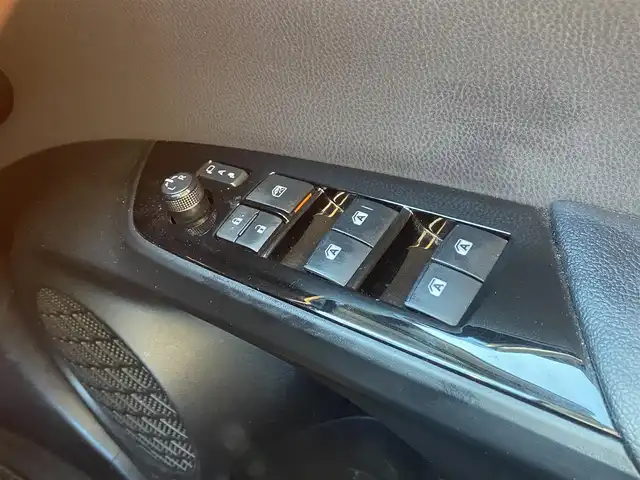 トヨタ プリウス A ツーリングセレクション 福岡県 2018(平30)年 4.6万km ホワイトパールクリスタルシャイン ワンオーナー/アダプティブクルーズコントロール/レーンキープアシスト/社外メモリナビ/Bluetooth/フルセグTV/バックカメラ/LEDヘッドライト/オートライト/オートハイビーム/黒革シート/前席シートヒーター/純正17インチアルミホイール/ETC/取扱説明書/保証書/スペアキー×1