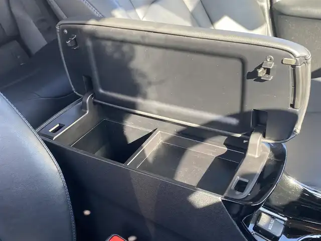 トヨタ プリウス A ツーリングセレクション 福岡県 2018(平30)年 4.6万km ホワイトパールクリスタルシャイン ワンオーナー/アダプティブクルーズコントロール/レーンキープアシスト/社外メモリナビ/Bluetooth/フルセグTV/バックカメラ/LEDヘッドライト/オートライト/オートハイビーム/黒革シート/前席シートヒーター/純正17インチアルミホイール/ETC/取扱説明書/保証書/スペアキー×1