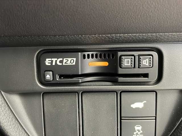 ホンダ ＺＲ－Ｖ ハイブリッド e:HEV Z 栃木県 2023(令5)年 2.5万km プラチナホワイトパール ワンオーナー/本革シート/BOSEプレミアムサウンドシステム/純正7インチワイドナビ/・フルセグTV/AM/FM/・Apple CarPlay/Android Auto/Bluetooth/USB/HDMI/ホンダセンシング/・衝突軽減ブレーキ/・誤発進抑制/・路外逸脱抑制/・パーキングセンサー/・渋滞追従機能付アダプティブクルーズコントロール/・車線維持支援/・アダプティブドライビングビーム/・ブラインドスポットモニタリング/・歩行者事故低減ステアリング/・先行者発進お知らせ/・標識認識/マルチビューカメラ/ビルトインETC2.0/ワイヤレス充電/電動リアゲート/純正前後ドライブレコーダー/ハーフレザーシート(合皮)/シートヒーター(D/N席)/パワーシート(D/N席)/ヒルディセントコントロール/LEDヘッドライト/フォグランプ/純正18インチアルミホイール/ドアバイザー/純正フロアマット/サイド+カーテンエアバッグ/スマートキー×2本/保証書、取扱説明書