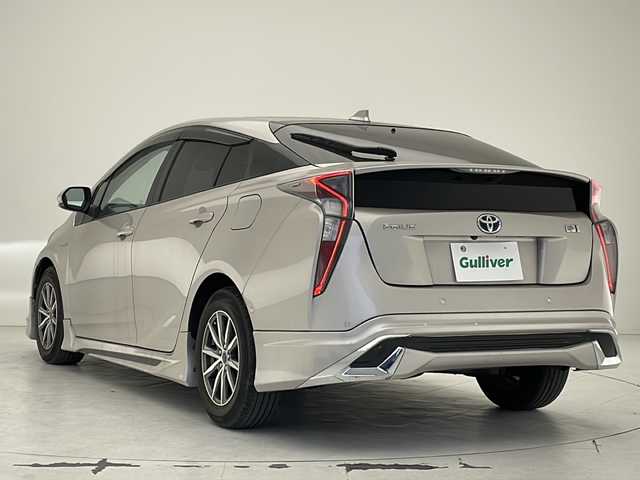 トヨタ プリウス A 沖縄県 2016(平28)年 8.3万km スティールブロンドM 禁煙車　/純正９型ナビ【DSZT-YC41】/（ＤＶＤ／Bluetooth）/フルセグＴＶ　/トヨタセーフティセンス　/レーンキープアシスト/前後ドラレコ　/ブラインドスポットモニター/ヘッドアップディスプレイ　/社外アルミホイール　/オートライト　/オートハイビーム　/ＥＴＣ/プッシュスタート/スマートキー/ステアリングスイッチ/社外アルミホイール/エアロパーツ