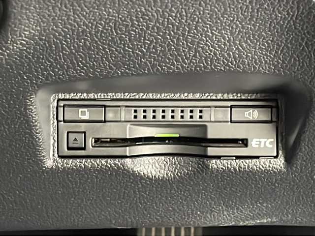 トヨタ プリウス A 沖縄県 2016(平28)年 8.3万km スティールブロンドM 禁煙車　/純正９型ナビ【DSZT-YC41】/（ＤＶＤ／Bluetooth）/フルセグＴＶ　/トヨタセーフティセンス　/レーンキープアシスト/前後ドラレコ　/ブラインドスポットモニター/ヘッドアップディスプレイ　/社外アルミホイール　/オートライト　/オートハイビーム　/ＥＴＣ/プッシュスタート/スマートキー/ステアリングスイッチ/社外アルミホイール/エアロパーツ